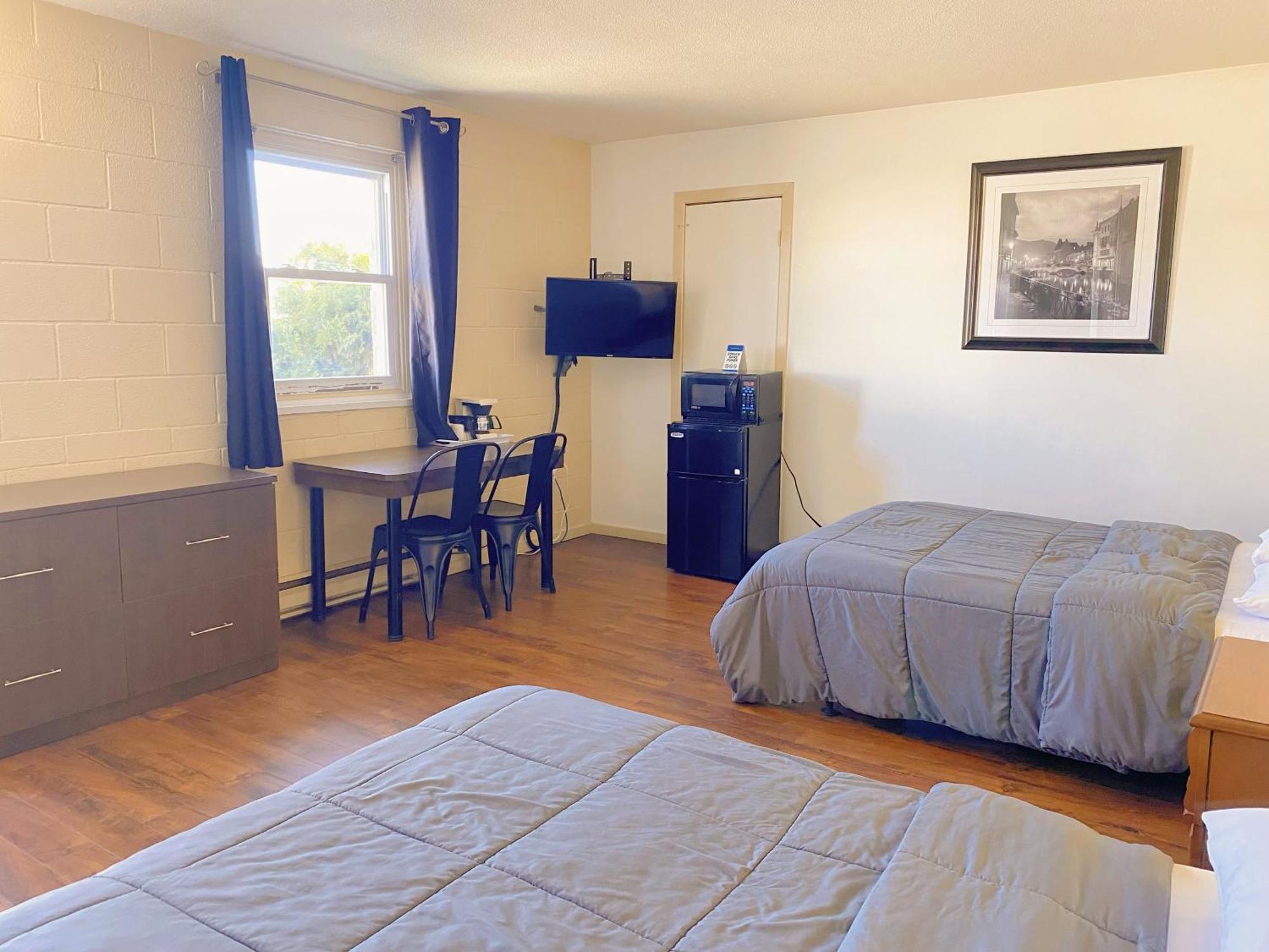 Motel Grande Ile ซาลาเบอร์รี เดอ แวลลีย์ฟิลด์ ภายนอก รูปภาพ