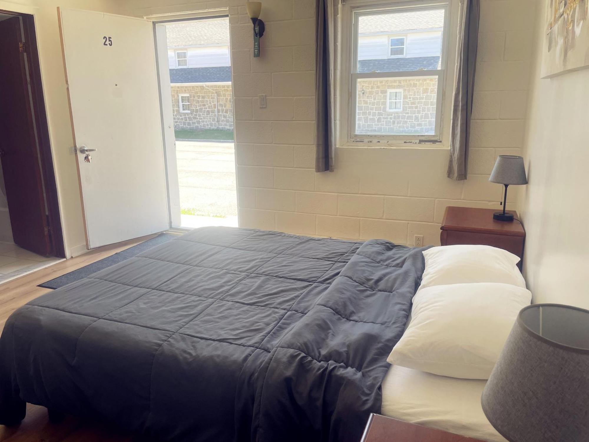 Motel Grande Ile ซาลาเบอร์รี เดอ แวลลีย์ฟิลด์ ภายนอก รูปภาพ