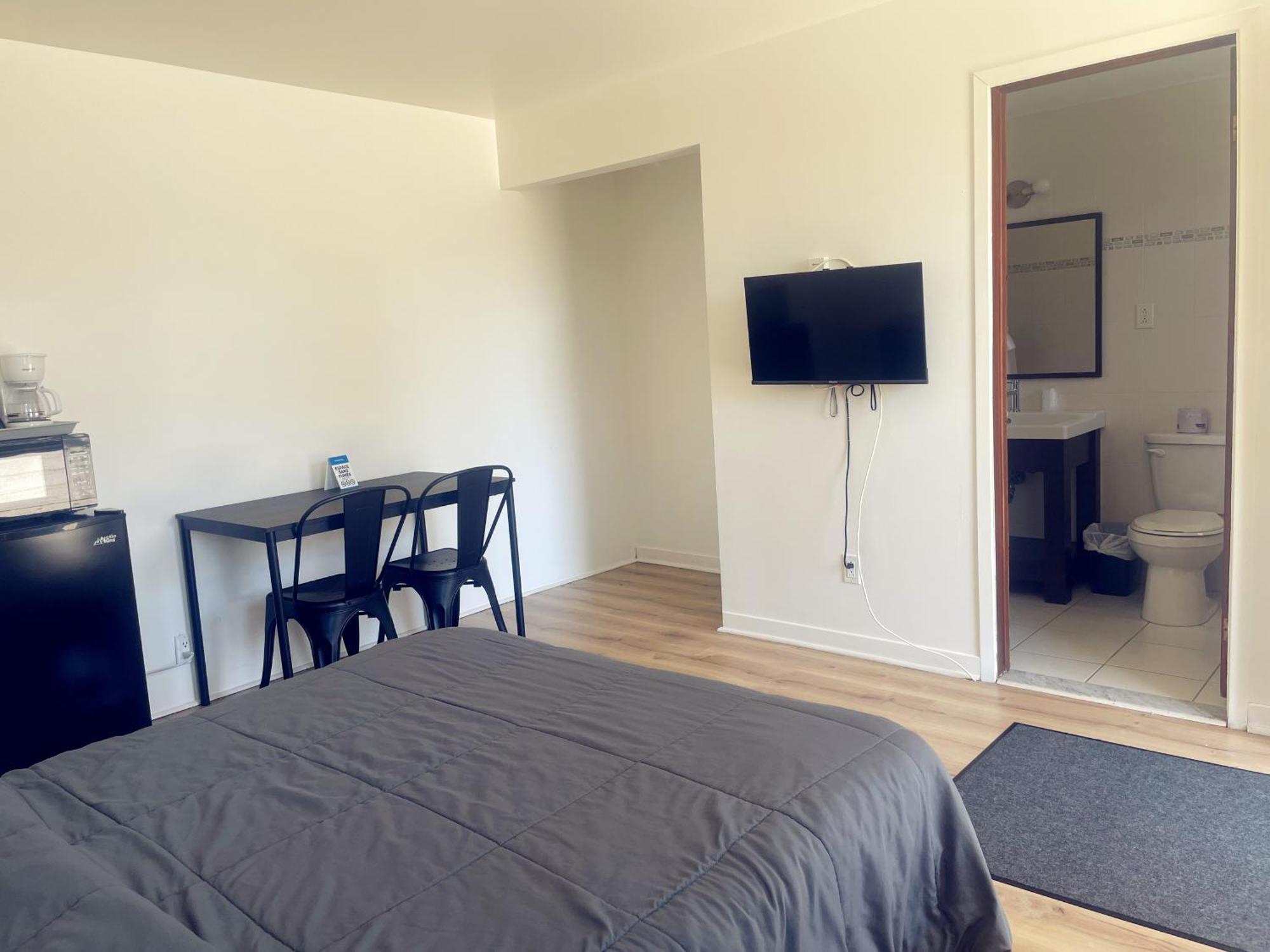 Motel Grande Ile ซาลาเบอร์รี เดอ แวลลีย์ฟิลด์ ภายนอก รูปภาพ