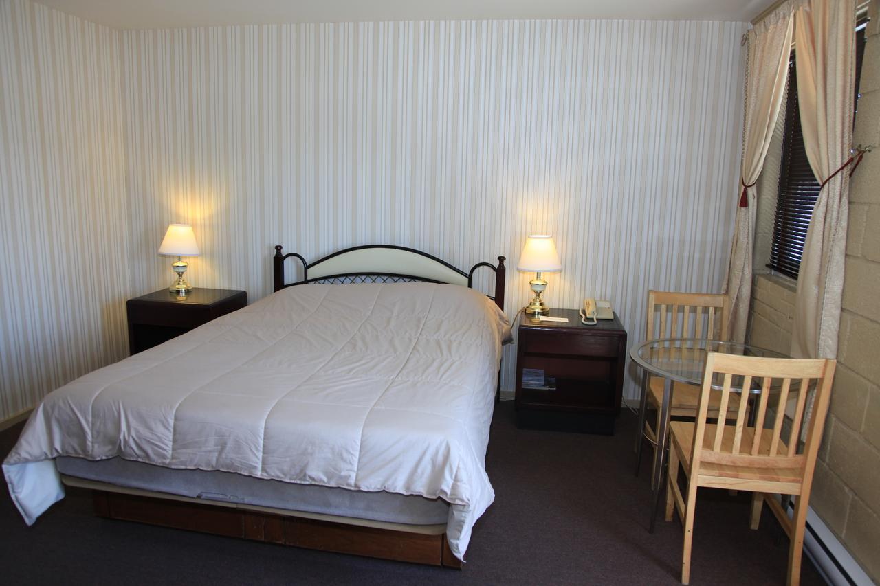 Motel Grande Ile ซาลาเบอร์รี เดอ แวลลีย์ฟิลด์ ภายนอก รูปภาพ