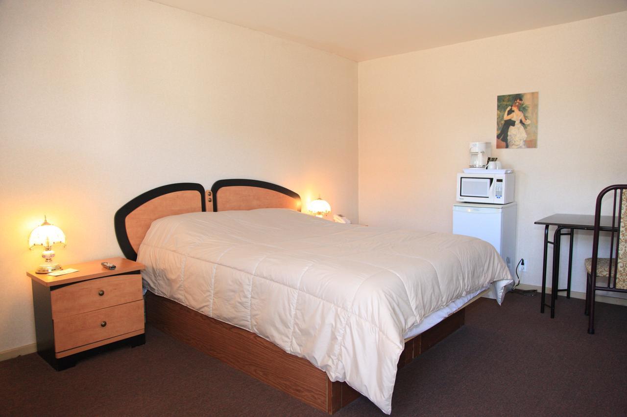 Motel Grande Ile ซาลาเบอร์รี เดอ แวลลีย์ฟิลด์ ภายนอก รูปภาพ