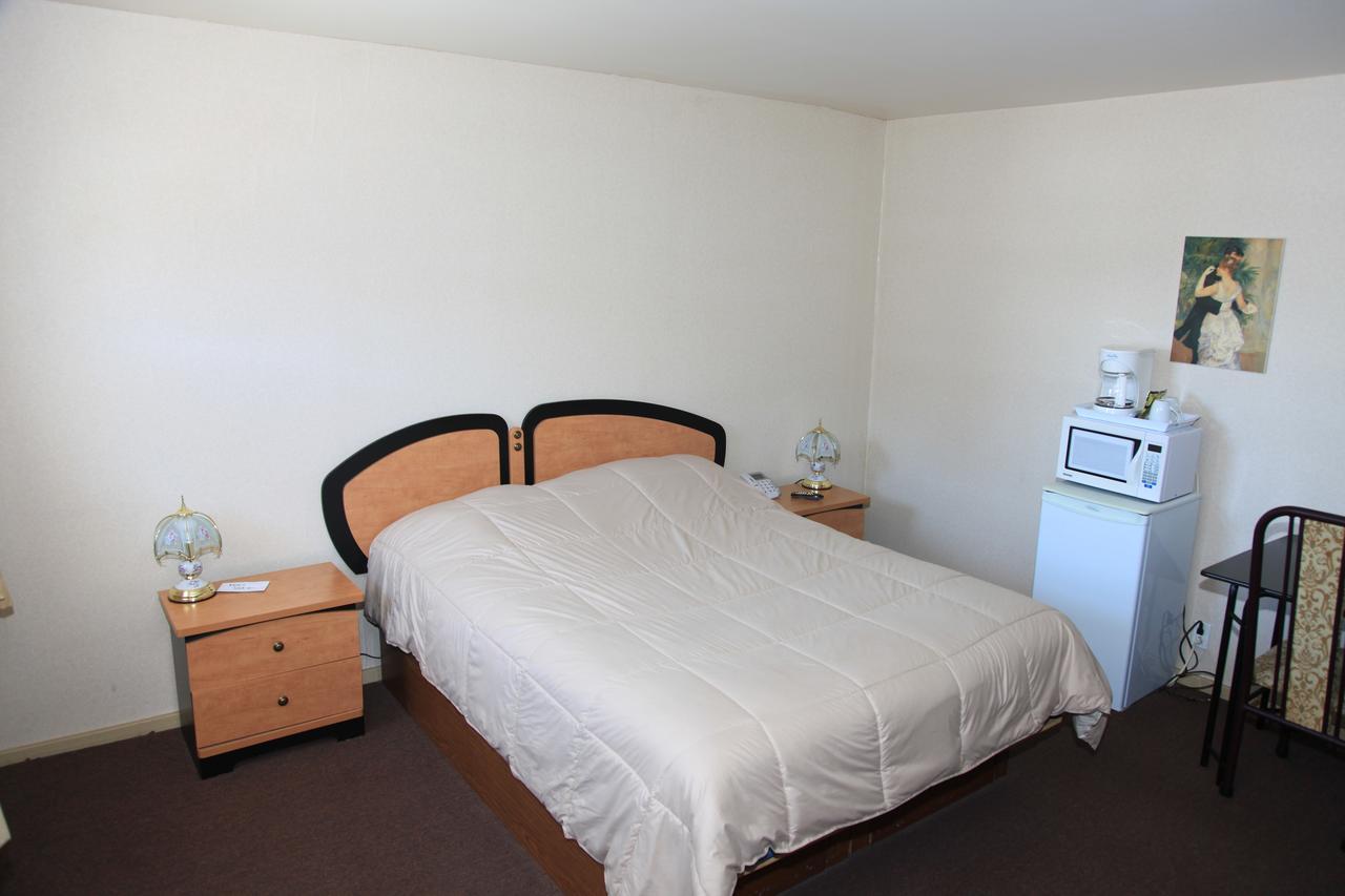 Motel Grande Ile ซาลาเบอร์รี เดอ แวลลีย์ฟิลด์ ภายนอก รูปภาพ