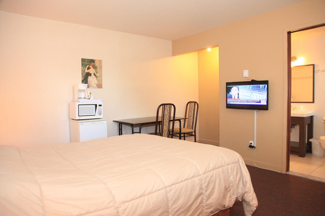 Motel Grande Ile ซาลาเบอร์รี เดอ แวลลีย์ฟิลด์ ภายนอก รูปภาพ