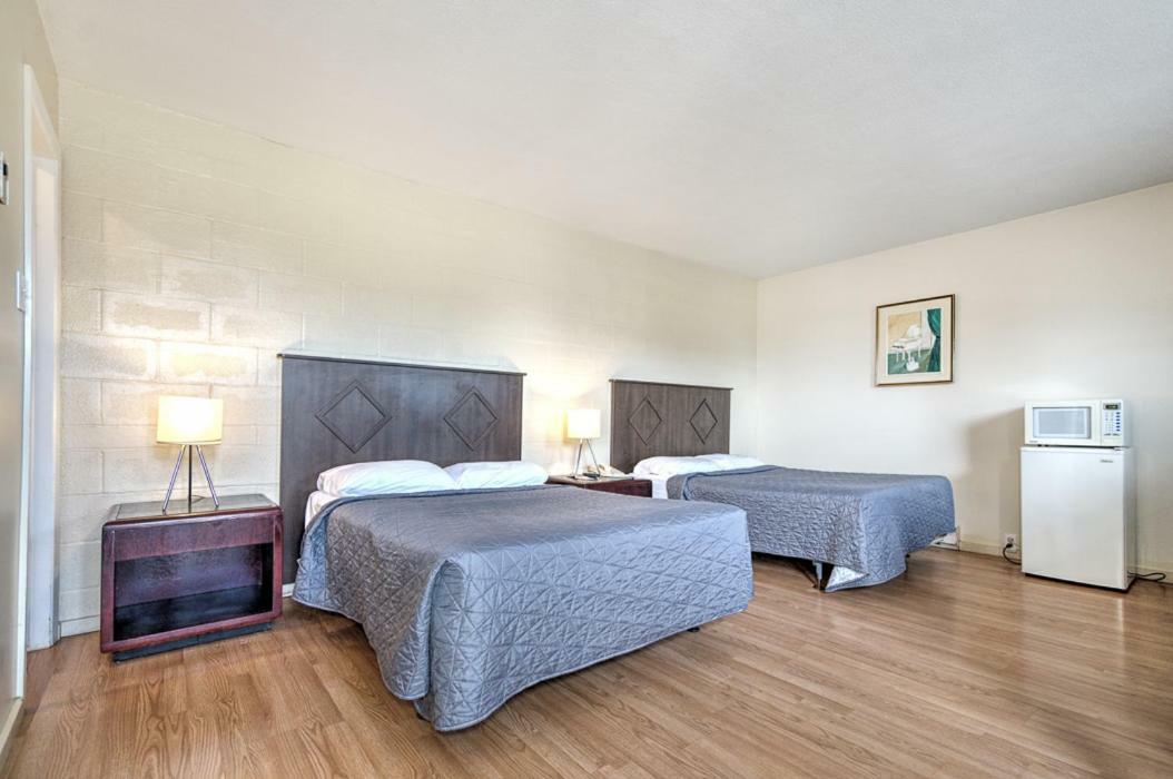 Motel Grande Ile ซาลาเบอร์รี เดอ แวลลีย์ฟิลด์ ภายนอก รูปภาพ